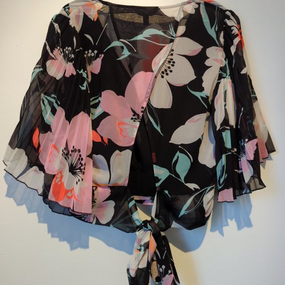 Floral, cropped, wrap shirt - Picture 2 of 3